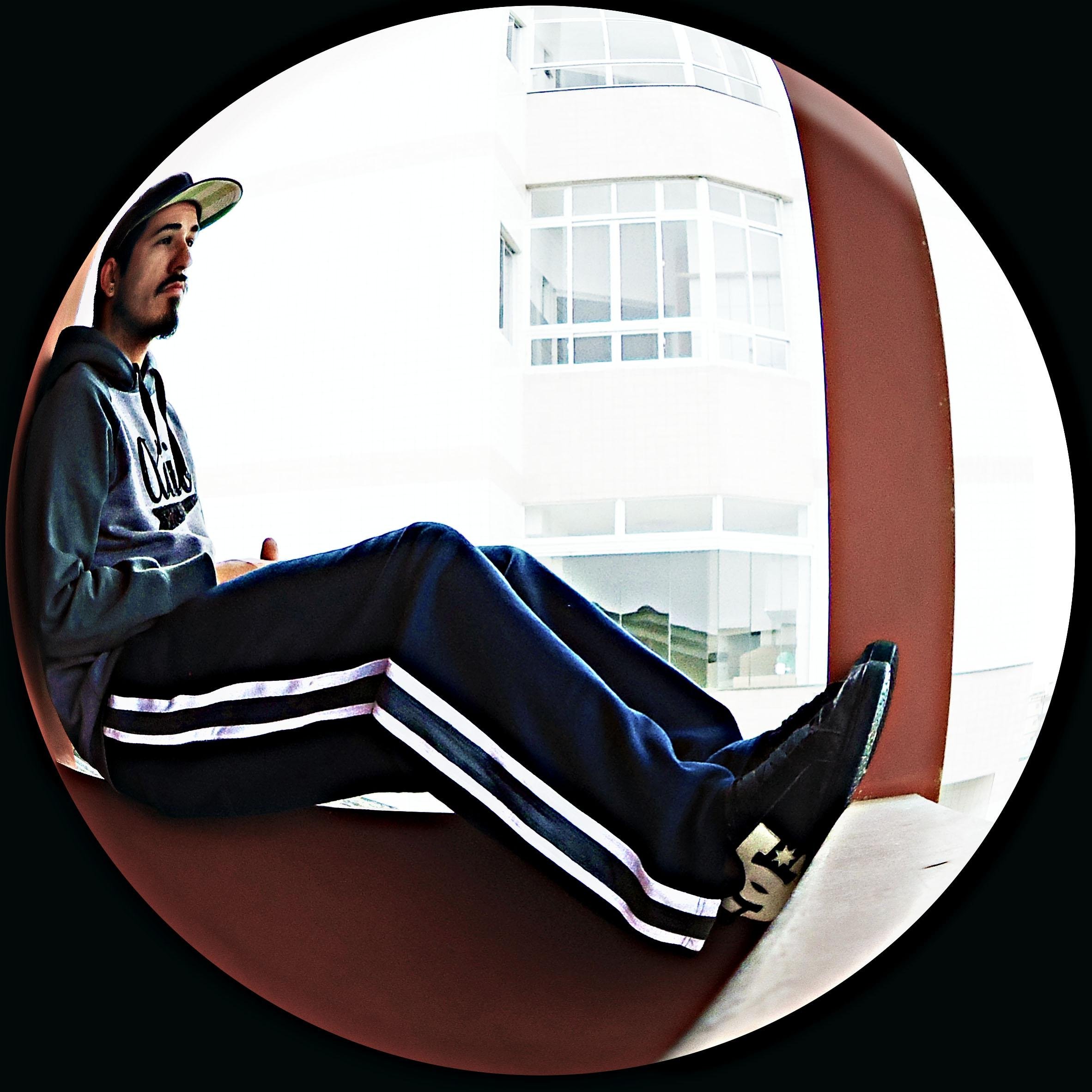 Brazilian Man, Production, design and student of electronic music.

http://t.co/vhojhUpCgO

http://t.co/ZUZiygygSq