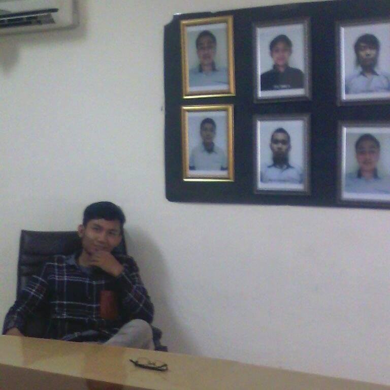 orang bijak belajar dari orang bodoh , orang bodoh tak mau belajar dari orang bijak..