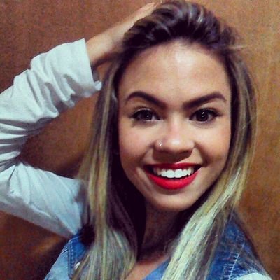 Eu adoro quando nossos olhares se cruzam, e por um momento, sinto que neste mundo só existe apenas nós dois ! tte amo amoor ! 3'