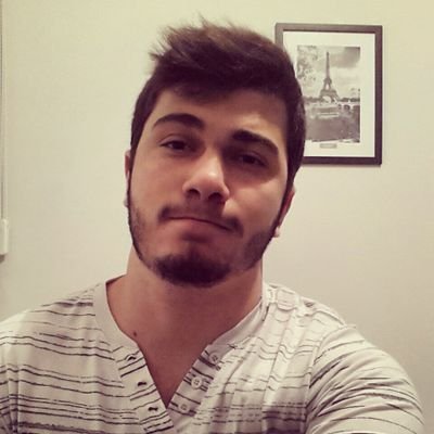 Carioca, pisciano sonhador, desastrado e futuro engenheiro. Pareço chato mas me amarro em mandar áudio bêbado.