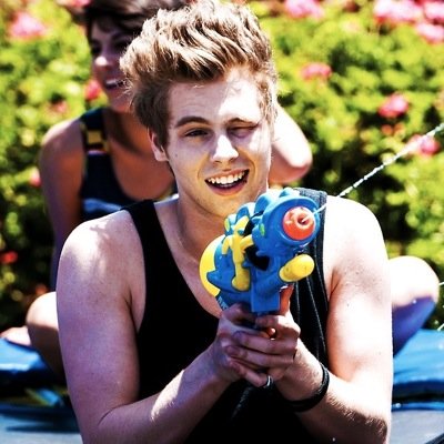 All i want in life is to be friends with 5sos, because honestly- i feel like it would benefit us and everyone involved.