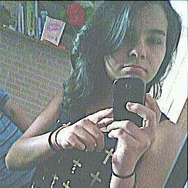 Gosto de tudo um pouco mais gosto mtu de Rock e Pop.. Extrovertida, Alegre,simpatica... Essa sou eu.. :D