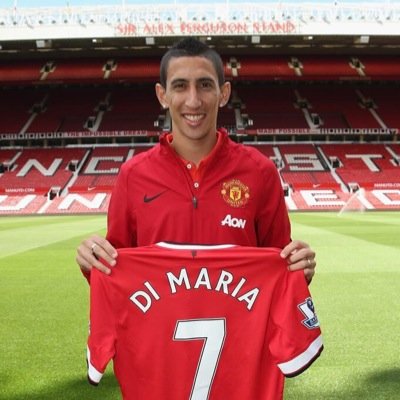 Huge United fan Tweeting my opinions and views, also reporting the latest rumours and news!