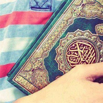 هُنا نتحدث بِلغة القُرآن نَبتعد عن هذه الدنيا نُحلق مع آيات الله نهذب أنفسنا وأرواحنا بالقرآن هنُا الراحة النفسية ألا بذكر الله تطمئِن القلوب.