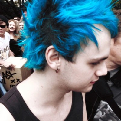 my new acc is @_louisethom_ if you follow me there ill follow you back (dont follow this acc back)