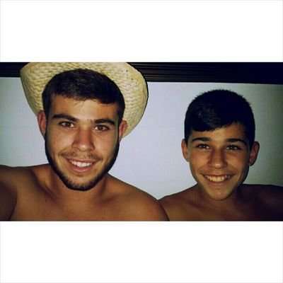 La vida se trata de disfrutar, si hay algo que te lo impide no merece estar en tu vida✌