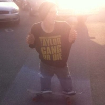 Just your typical skater fag, flipin and flopin down the middle of traffic