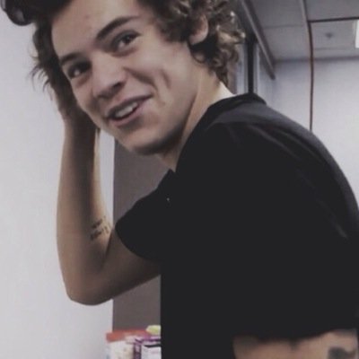 idk whats longer, harrys hair, or his dick
