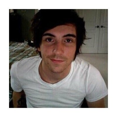 Hi! You're beautiful & I love you. If you want a dm to Michael Clifford tweet me at @fanboybarakat also, help?