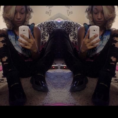 toY_aah Profile Picture