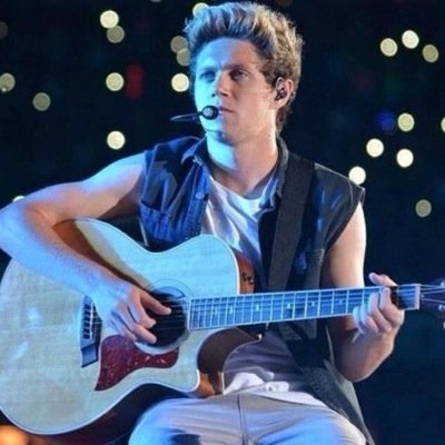 Follow @nakedniallhorxn cause i gave you a free follow!