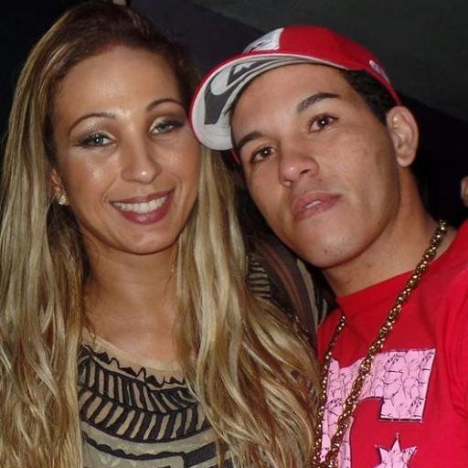 meu nome e anderson silva sousa 
moro em são paulo 
canto funk e curto muito funk
me segui ai meus amigos
