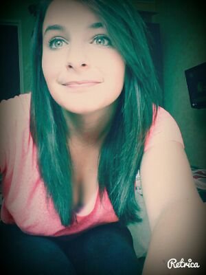 Certains diront que l'amour a distance,et inutile,et d'autre y croiront,mais peu importe la distance,le mieux c' est d'y croire.        KNAS.