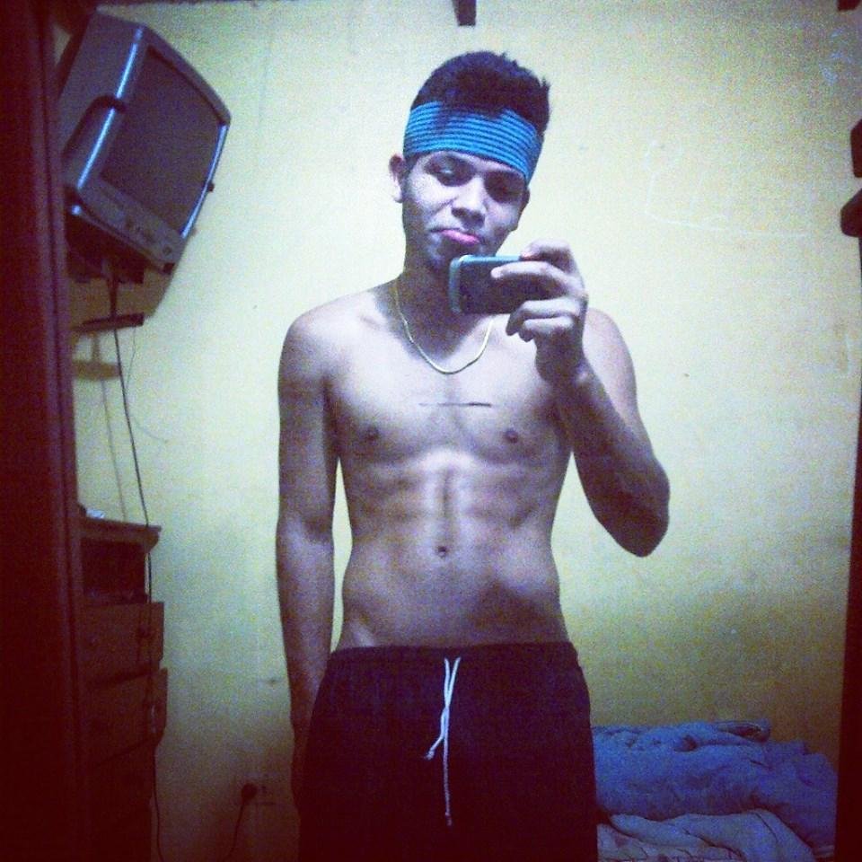Cantante, compositor, echo para ser un artista solo para mi venezuela