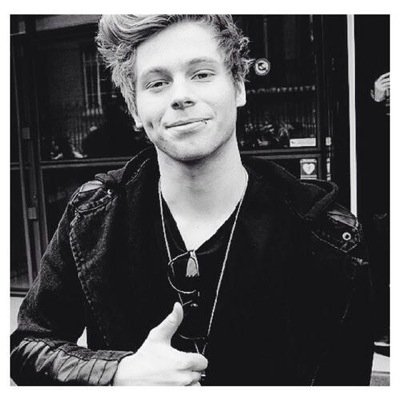 remember you're beautiful and dont let anyone tell you different :) ily -
@harryorhey