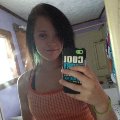 Melissa. 17. Snowboarding. Friends. Music. Taken. Don't care for drama, or b.s. Simple as that.