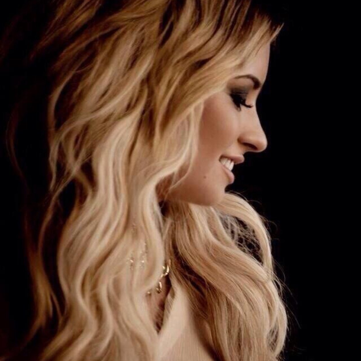 LovaticAdoomy Profile Picture