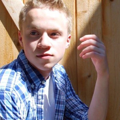 since i gave you a free follow, please follow @theJakeBrewer and help me make a dream come true! Thanks! :)