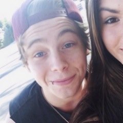 hey we gave you a free follow so help @5sos_1daf meet their goal THEY FOLLOW BACK