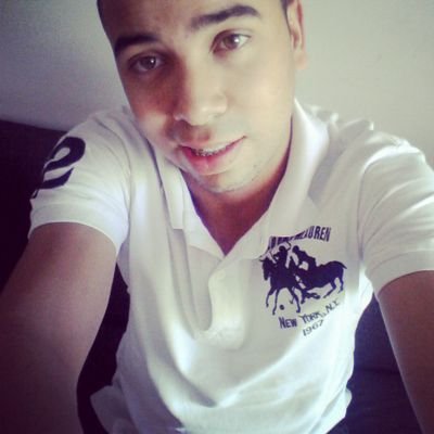Não ligo que me olhem da cabeça aos pés..porque nunca farão minha cabeça e nunca chegarão aos meus pés , longe de tda negatividade e de olho gordo ..