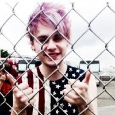 Why the fuck is Michael Clifford not my husband yet?