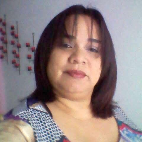 Felizmente casada, tengo a mis hermosos hijos Andrea y Erik.... amo la vida, a mi familia y los chocolates.