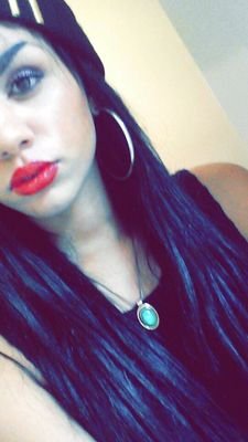 Strasbourg ,17 ans . 
face book: Julie Uvaldo 
INSTAGRAM:JUE_SWEETY
SNAPCHAT: Jue_sweety 
(follow back 100%)