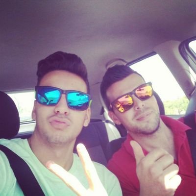 Abril del 96 pichón así es mi vida,estudiante motivado y adicto al Rap.Perdiendo neuronas a velocidad de vértigo. #17