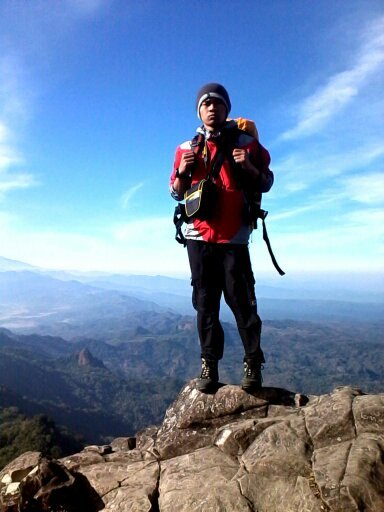 fahmyNFS's profile picture. Cinta adalah bagai mawar liar, indah dan tenang, tetapi 
mampu menumpahkan darah demi mempertahankannya. 
(Mark A. Overby)