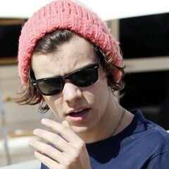 nao sou poser mas sou fa de boyband, nao gostou fia pega a gilete e se corta pf, obg