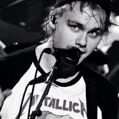If you like me, i probably like michael clifford more. I like a band, so do other people in my fandom.