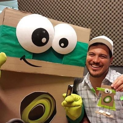 Nací en el vertedero San Javier y soy el súper héroe de la #revolucionverde , ahijado de @miguelisaOK y mejor amigo de @luchiacedosalim