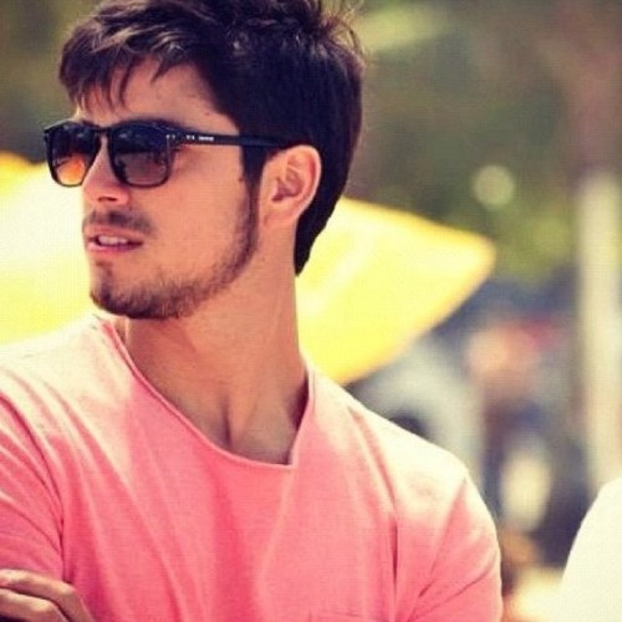 Dominador da arte de entrar no twitter, causar alvoroço na TL e ir embora sem dar tchau! Flw. @simasrodrigo Since: 13/12/11. snap: susanmattos