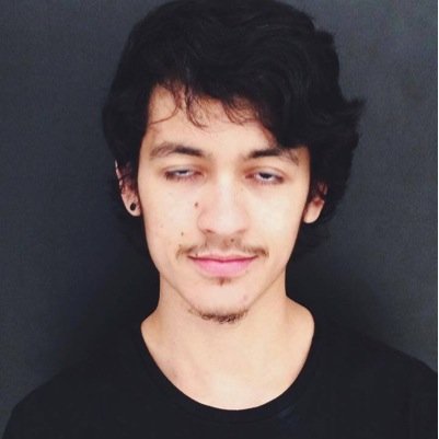 Aquele carinha que não sabe o que colocar no BIO mas também não quer procurar algo bonito e legal pronto.