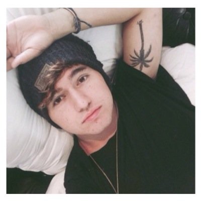 curvedcaylen's profile picture. |     I had 6/6 but then I woke up     |

   ☯follow me or follow me☯