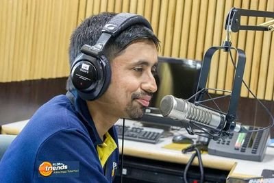 Radio Jockey of 91.9 Friends Fm
The Official Rj Animesh Twitter Page. Follow him on FB: http:// https://t.co/02jddNWaww