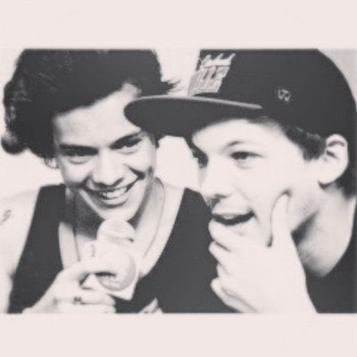 Louis meteu,Harry gemeu,Larry shipper nasceu e aqui estou eu                                   ♥  HARRY GAROTA ♥
