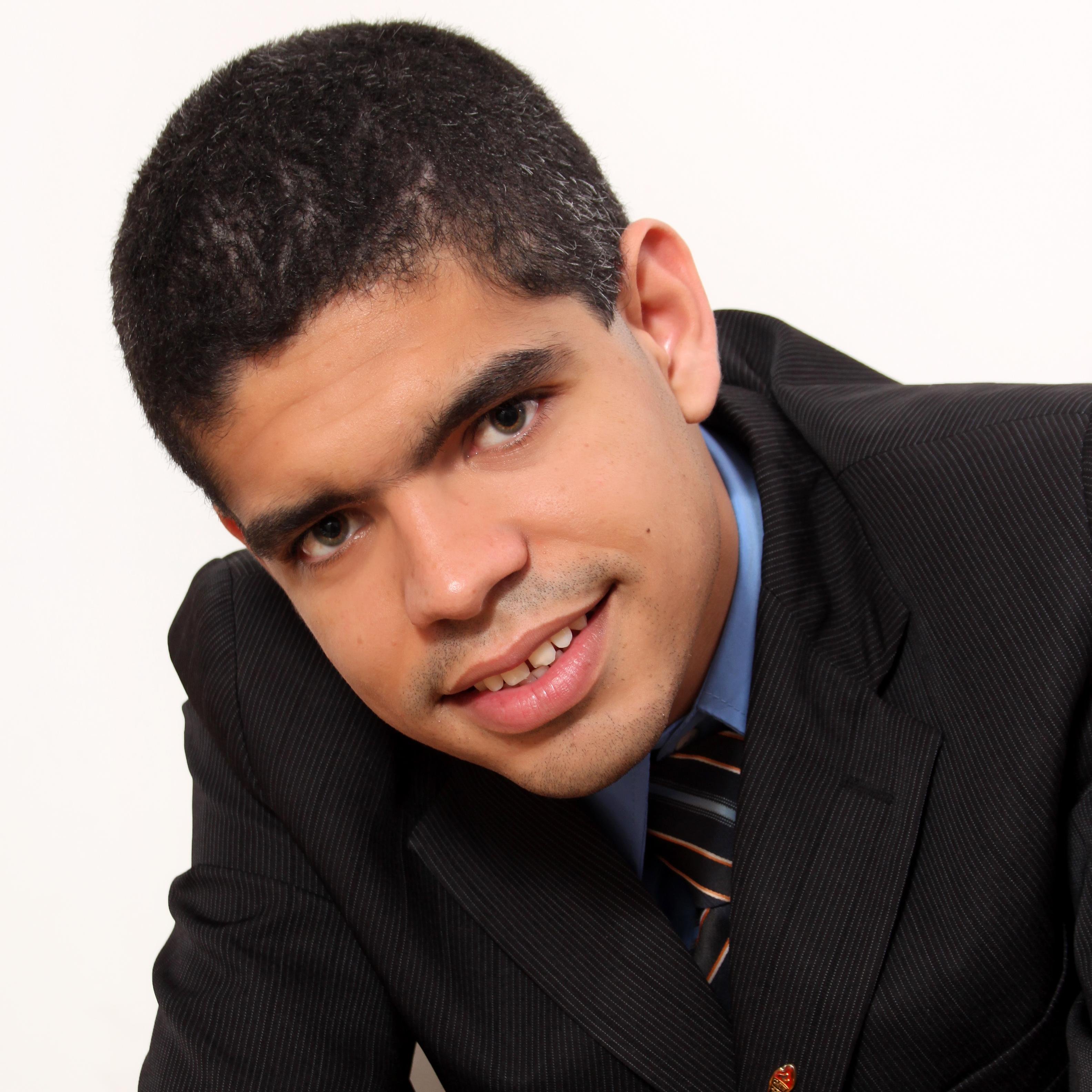 Sou simples e amo fazer novas amizades.