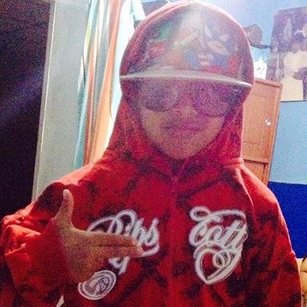 Jugador de fútbol,juego con el mejor equipo de El Zulia 33.El fútbol el deporte mas bello del mundo!.''Un día sin Fútbol es un día perdido.
