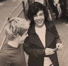 Vou fazer uma bio descente quando Larry se assumir!