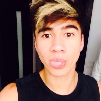 Follow @addicted_nxrry and @clouds_ziall