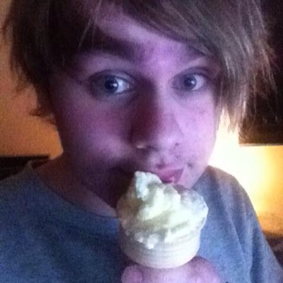 softpxnkmichael's profile picture. Follow @clifford_wut and @beside_calum