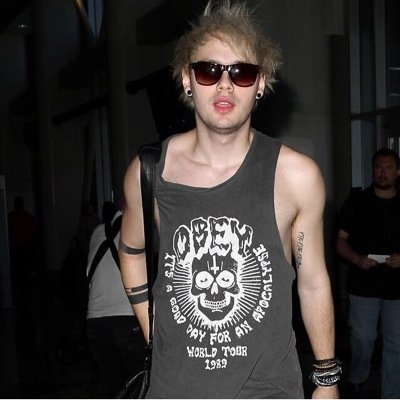 follow @sillyhemmings please xx