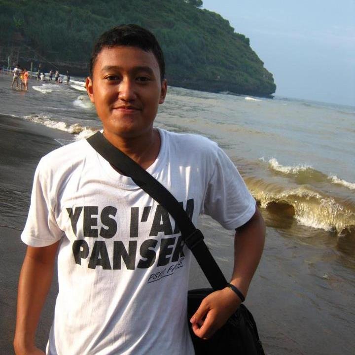 Hey,, It's me ! Simple, and make people laugh :D