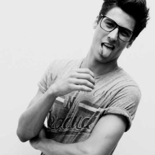 RealKingThomas's profile picture. Blogger | Photographer | Loves burger and pizza | San Antonio Spurs Fan