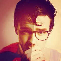 I can't be no Superman but for you I'll be superhuman. professional photographer. twin brother to Liam.
worlds biggest disappointment. (gay)