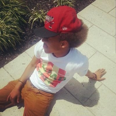 Bish just follow me 
College student @berkeley college 18' 
IM LIGHTSKIN lmao