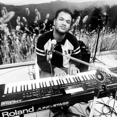 PIanista e tecladista FlyBr E banda Forum!!!!!
MUsico e Produtor !!!!