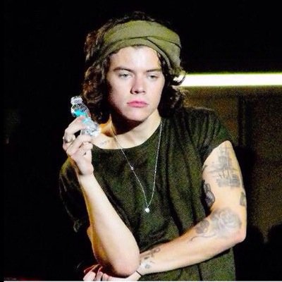 estou lhe dando esse follow agora seja carente e doe o seu follow para elas elas seguem de volta so pedir @viihbeatriz_00 e a @LorenaNovaesCin por favor