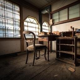 異世界みたいに美しいものもあれば、悲しくなる廃墟もあるね。